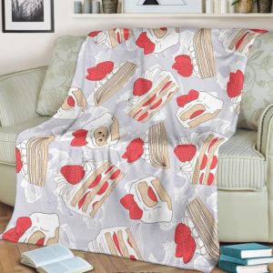 CUTE STRAWBERRY CAKE BEST SELLER FLEECE BLANKET GIFT FOR FAN